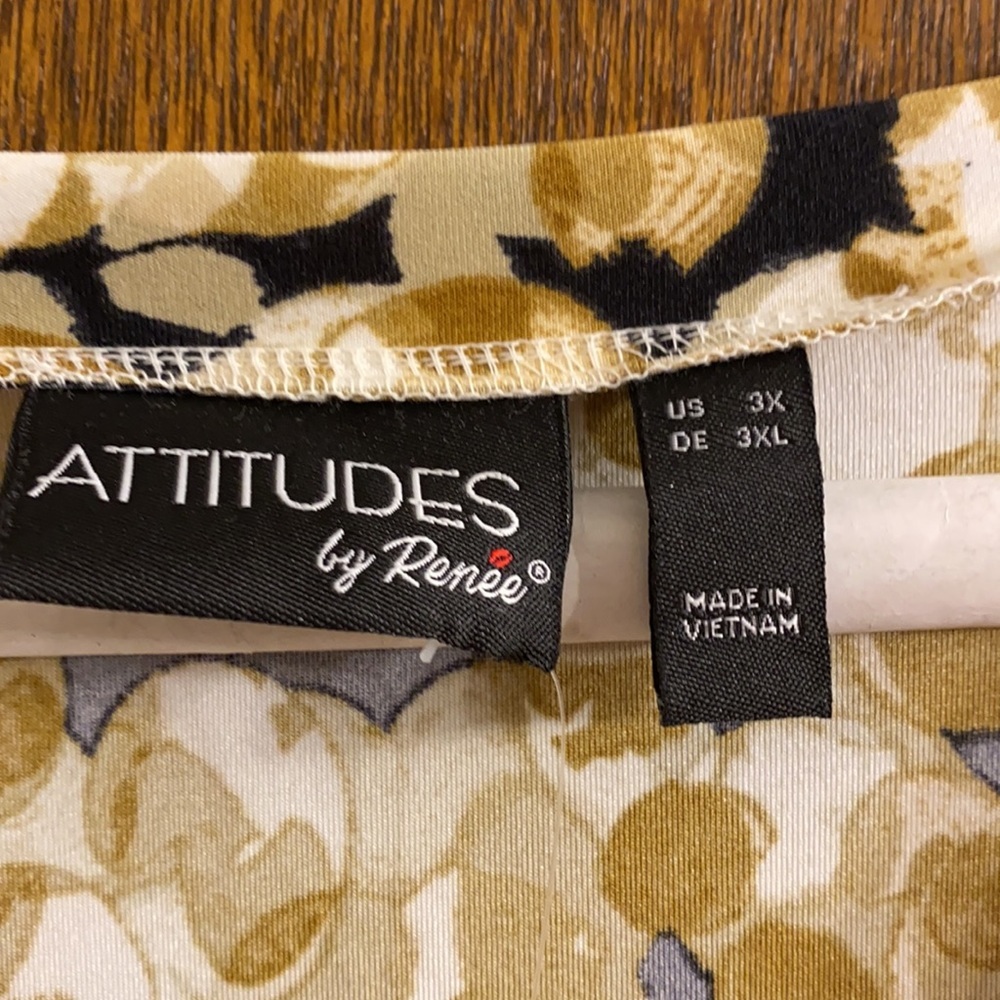 Tunic in animal print like NWT 3/4 sleeves with pockets Has high low hem - Picture 3 of 7